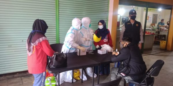 Polisi dan Pol PP Jaga Ketat Pasar Shopping Metro