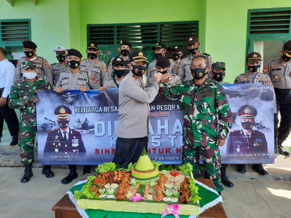 Diam Diam Wakapolres Pimpin Anggota Polres Datangi Koramil Mesuji