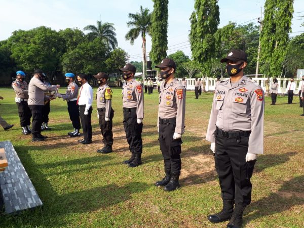 Kapolres Way Kanan Reward 17 Bintara Berprestasi