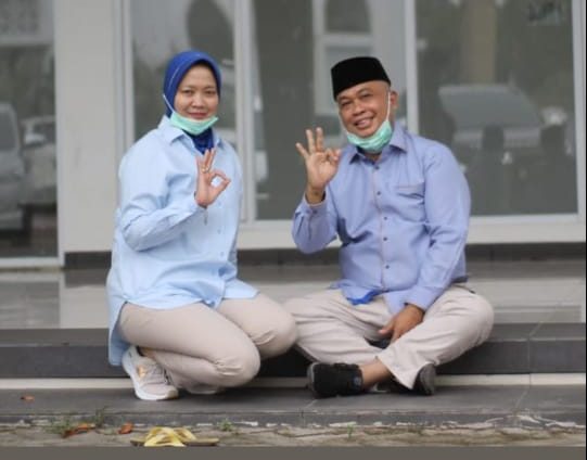 Totalitas Eki Yang Setia Temani Melin Maju Pilkada Dampingi Hipni