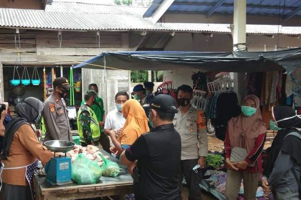 Tim Covid-19 Pemkab Mesuji Operasi Yustiti di Pasar Sido Mulyo