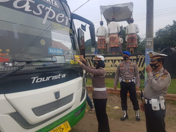 Tim Gabung Polres Lampura Jaring 28 Pengendara Lintas Sumatera Tak Gunakan Masker