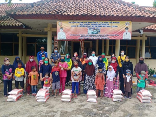 Dinas Sosial Tulang Bawang Kembali Salurkan Beras Bansos Anak Yatim