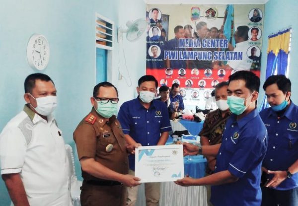 Bincang Santai PWI Lampung Selatan Sulfakar Ajak Wartawan Sukseskan Pilkada Damai