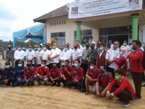 Bupati Mesuji Louching Penyaluran Bantun Beras KPM PKH