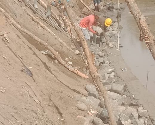 Lagi, ada  Proyek Siluman Normalisasi Anak Sungai di Desa Penegahan Yang Asal Jadi