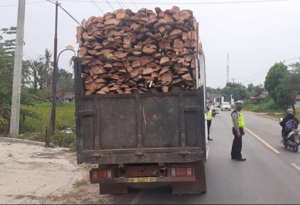 Lantas Tulang Bawang Tindak Truk ODOL