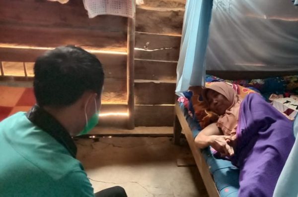 Nenek Jumtiyah Penderita Kangker Payudara Stadium 4 Do’akan Raden Adipati Surya Lanjutkan Pembangunan Way Kanan