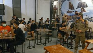 Razia Prokes Covid-19 di Cafe.