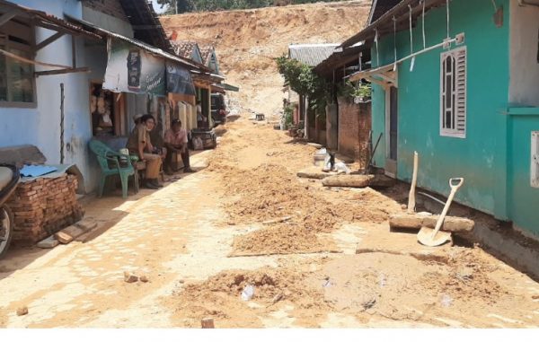 Pengembang Gerus Bukit Resapan Air Tak Berizin di Karang Maritim Panjang Puluhan Rumah dan Lingkungan Terendam Banjir Lumpur Material Kerukan