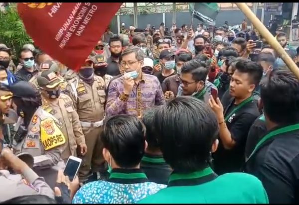 Mahasiswa Kota Metro Tolam UU Omnibus Law DPRD Satu Suara Dengan Mahasiswa