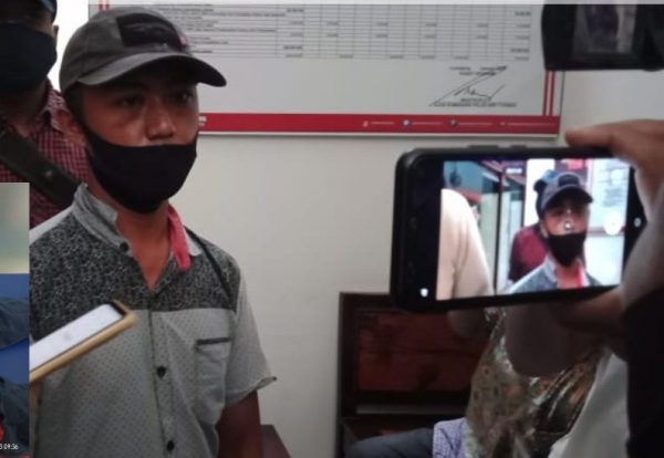 Pulang Ngerumput Saman Celurit Temannya Yang Kepergok Asik Nggarap Rumput Istrinya