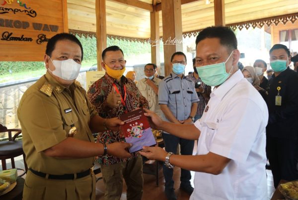 Arinal Hadiri Launching Buku Menakar Demokrasi dalam Pandemi