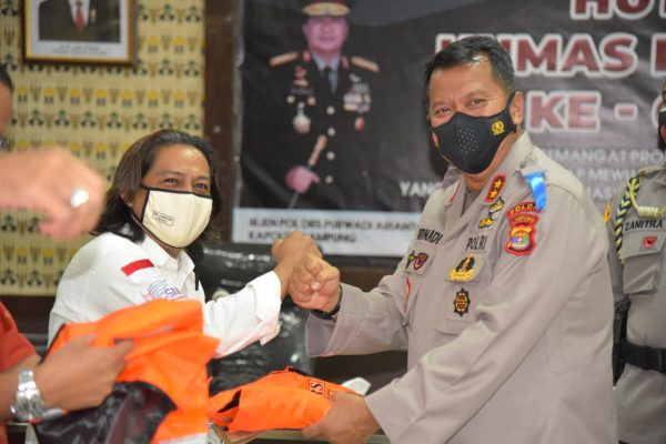 HUT Humas Polri ke 69 Kapolda Ingatkan Tufoksi dan Peran Penting Dan Sematkan Rompi Orange Kepada Wartawan