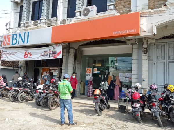 Nasabah Penerima Bantuan Kemenag RI Kecewa Pelayanan Bank BNI Pringsewu