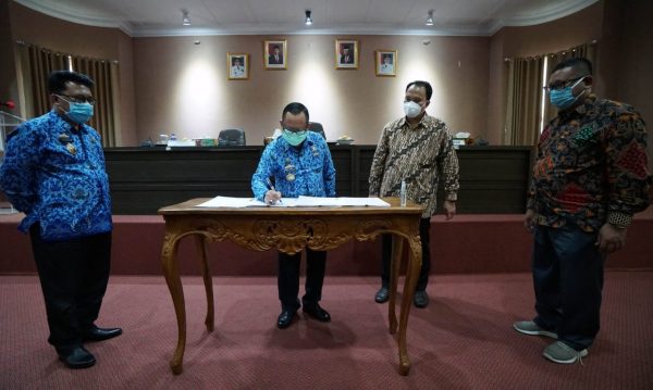 KPK Hibahkan Barang Rampasan Senilai Rp41,595 Miliar Kepada Pemkab Lamsel