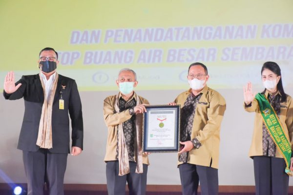 Hari Toilet Sedunia, Dodi Reza Bongkar ‘Bong’ se-Kabupaten Muba Pecahkan Rekor MURI