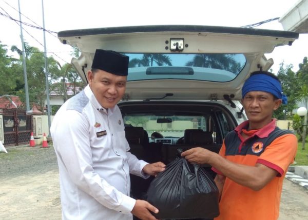 19 Warga Tanjung Bintang Isolasi Mandiri, Pemkab Lamsel Beri Bantuan Bahan Pangan Pokok