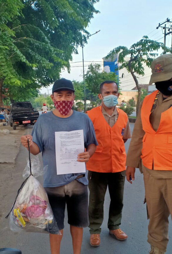 Mulai Desember, Warga Metro Didenda Rp500 Ribu Jika Buang Sampah Sembarangan