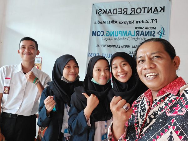 Empat Pelajar SMK Palapa PKL di Media Siber Sinarlampung