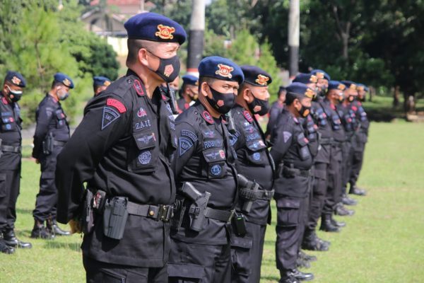 Dansat Brimob Lampung Sambut 4 SSK Brimob Pulang BKO Aksi Tolak Omnibus Law