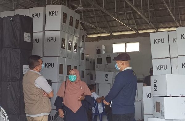 KPU Way Kanan Mulai Packing Kotak Suara