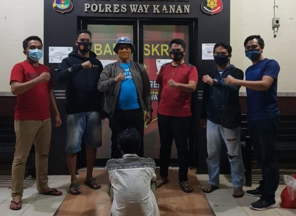 Kesal Lapor Tak Ada Respon Sudirman Tikam Tetangga Yang Selingkuhi Istrinya Hingga Tewas Dan Menyerahkan Diri ke Polisi