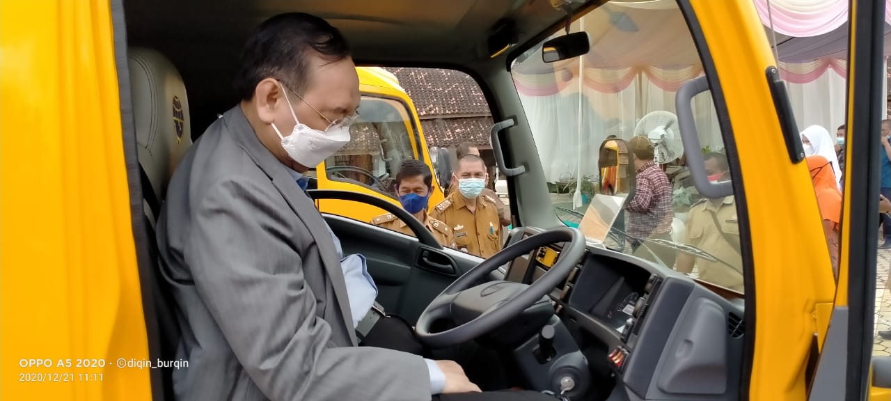 Serah Terima Bus Sekolah, Tamanuri : Ini untuk Kepentingan Kemajuan dan Kedaulatan Pendidikan di Lampura