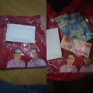 Beredar Vido Warga Menerima Atribut dan Uang Dari Tim Calon Petahana Lampung Timur