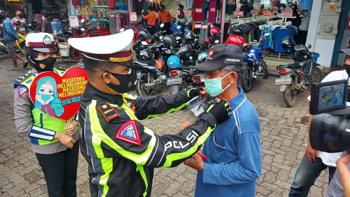 Operasi Lilin Krakatau 2020, Sat Lantas Polresta Bandar Lampung Bagikan Masker