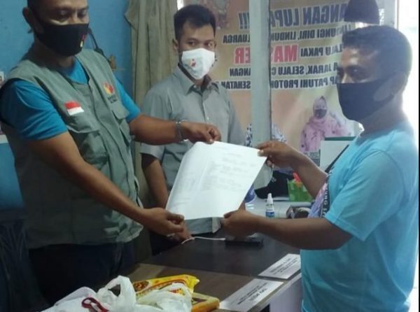 Staf Puskesmas Sukadamai Bagikan Sembako Gambar Nanang-Pandu