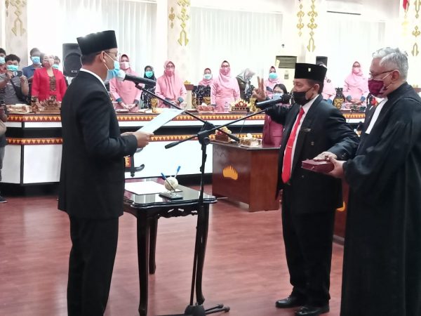 Resmi Jadi Anggota DPRD Kota Metro, Adi Prasetyo Lakukan Sumpah Janji