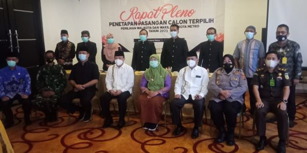 KPU Tetapkan Wahdi-Qomaru Sebagai Wali dan Wakil Wali Kota Metro