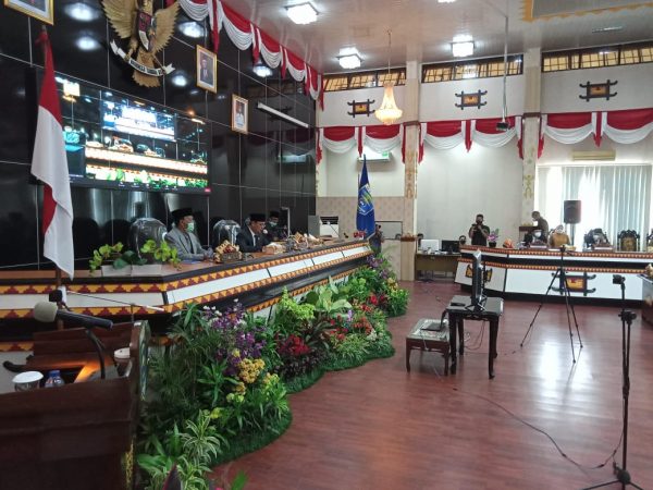 DPRD Gelar Paripurna Penetapan Wahdi-Qomaru Sebagai Wali Kota dan Wakil Wali Kota Metro