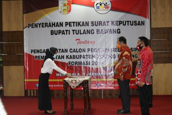 CPNS Dilingkungan Pemkab Tulang Bawang Terima SK