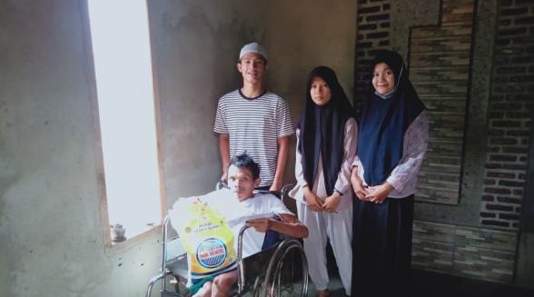 Risma Baitussalam Bangunrejo Jum’at Berbagi Santuni Dua Warga