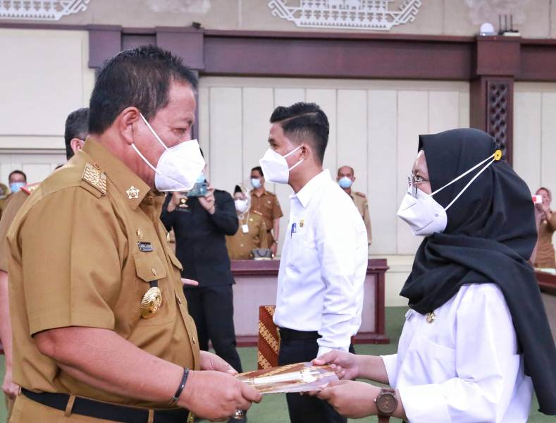 Gubernur Lampung Bagikan 410 SK CPNSD