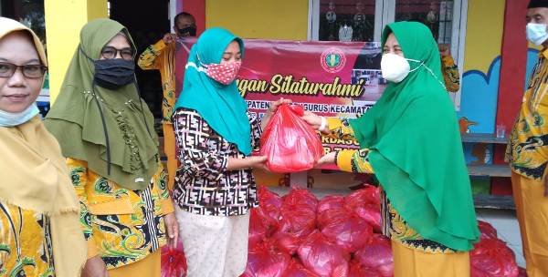 IGTKI Pringsewu Salurkan Bantuan Untuk Korban Bencana Alam