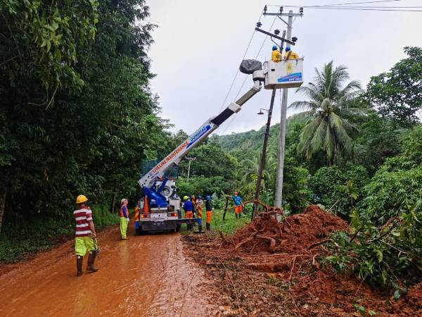 Pahlawan Penerangan Amankan Warga dan Percepat Suplai Listrik di Banjir Kalimantan dan Gempa Sulawesi Barat
