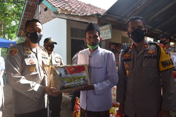 Polres Muba Barikan Bantunan Kepada Yayasan Mambaul Ul-Ulum
