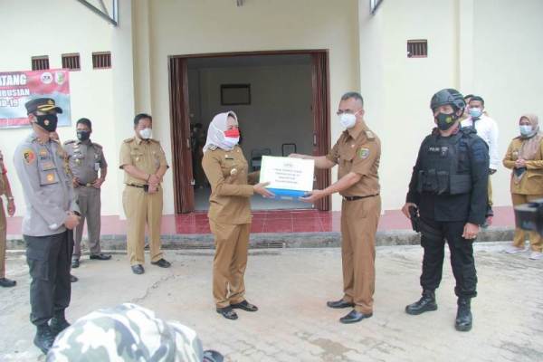 Bupati Winarti Terima Vaksin Sinovac Dariu Pemprov Lampung