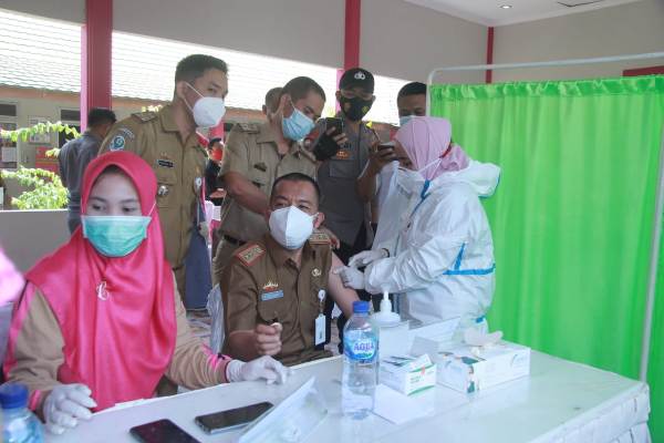 Pemkab Tulang Bawang Lakukan Vaksinasi Pertama Kalinya