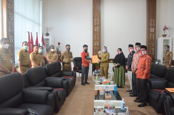 Bupati Winarti Terima Audiensi Komisioner KPU Tulang Bawang dan Universitas Megow Pak