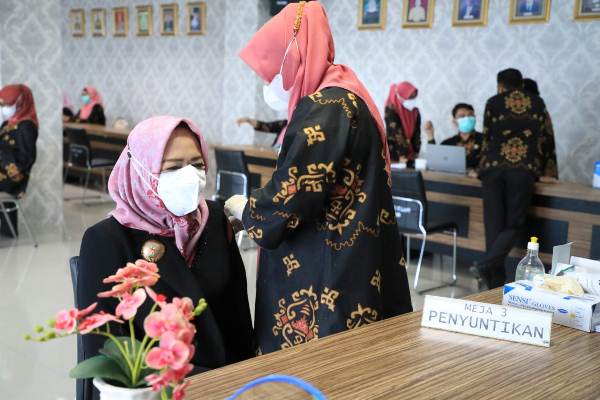 Bupati Winarti: Vaksin Dari Pemerintah Ini Halal dan Aman