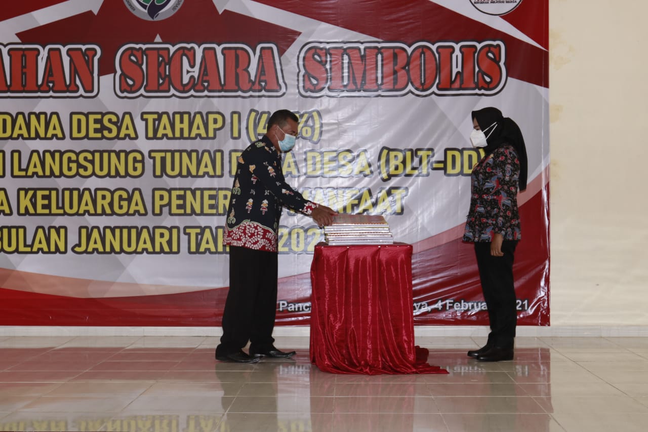 Bupati Winarti Serahkan Dana Desa Tahap I Dan BLT DD Secara Simbolis