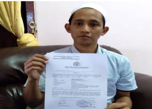 Lagi Antri Beli Quota di Konter HP Dekat Rumah Guru Ngaji Dianiaya Oknum Polisi Dengan Tuduhan Curi HP?