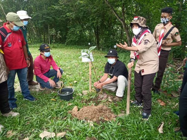 Peringati Hari Bapak Pandu Sedunia Pramuka Kota Metro Tanam 15 Ribu Pohon