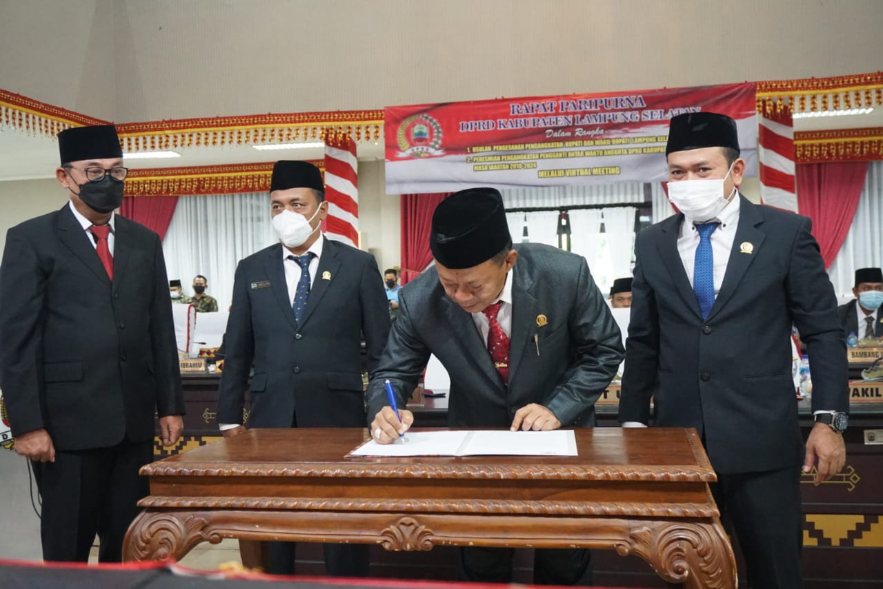 DPRD Lamsel Gelar Paripurna Usulan Pengesahan Pengangkatan Bupati dan Wakil Bupati Terpilih