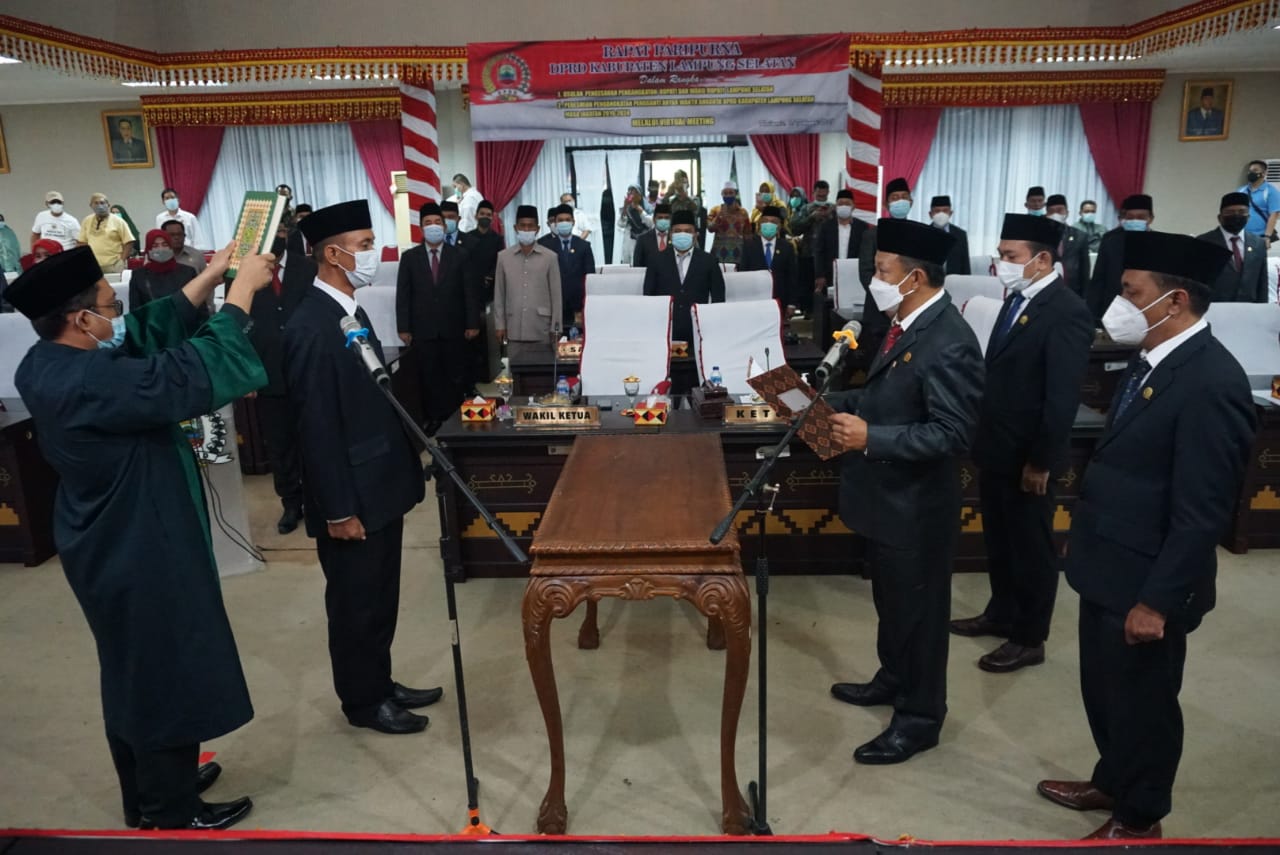 Ketua DPRD Lamsel Lantik Untung Setia Budi Gantikan Darol Kutni