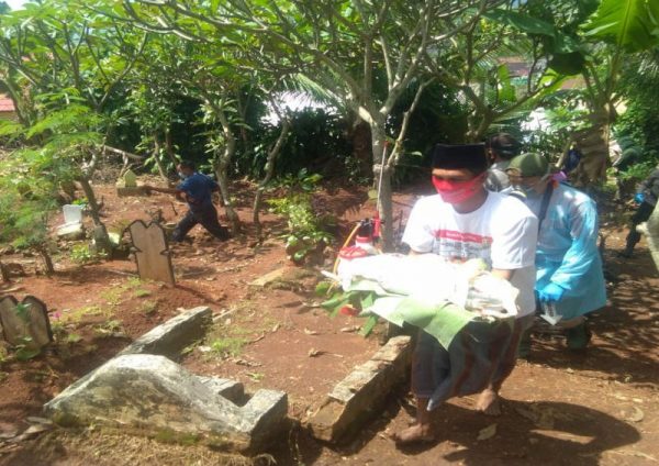Polsek Telukbetung Selatan Autopsi Bayi Korban Pembunuhan Ibu Kandung dan Selingkuhannya